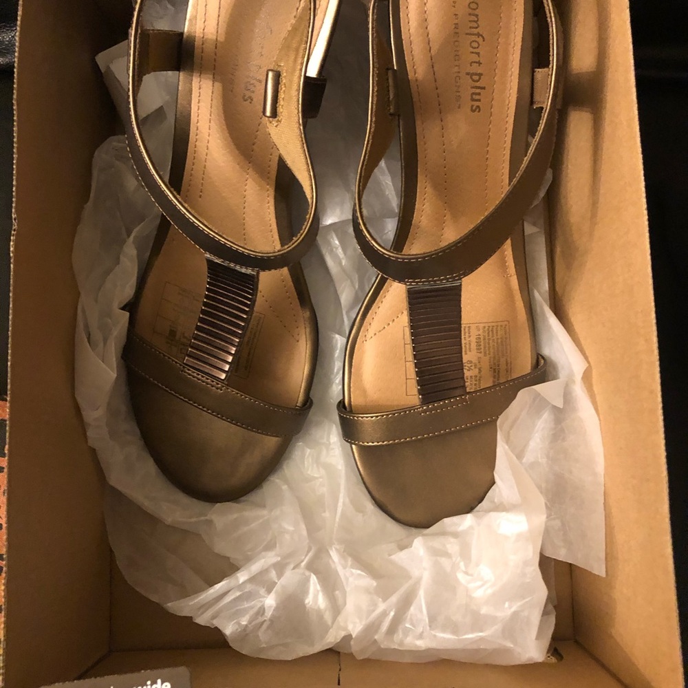 Shoes - Picture 3 of 4